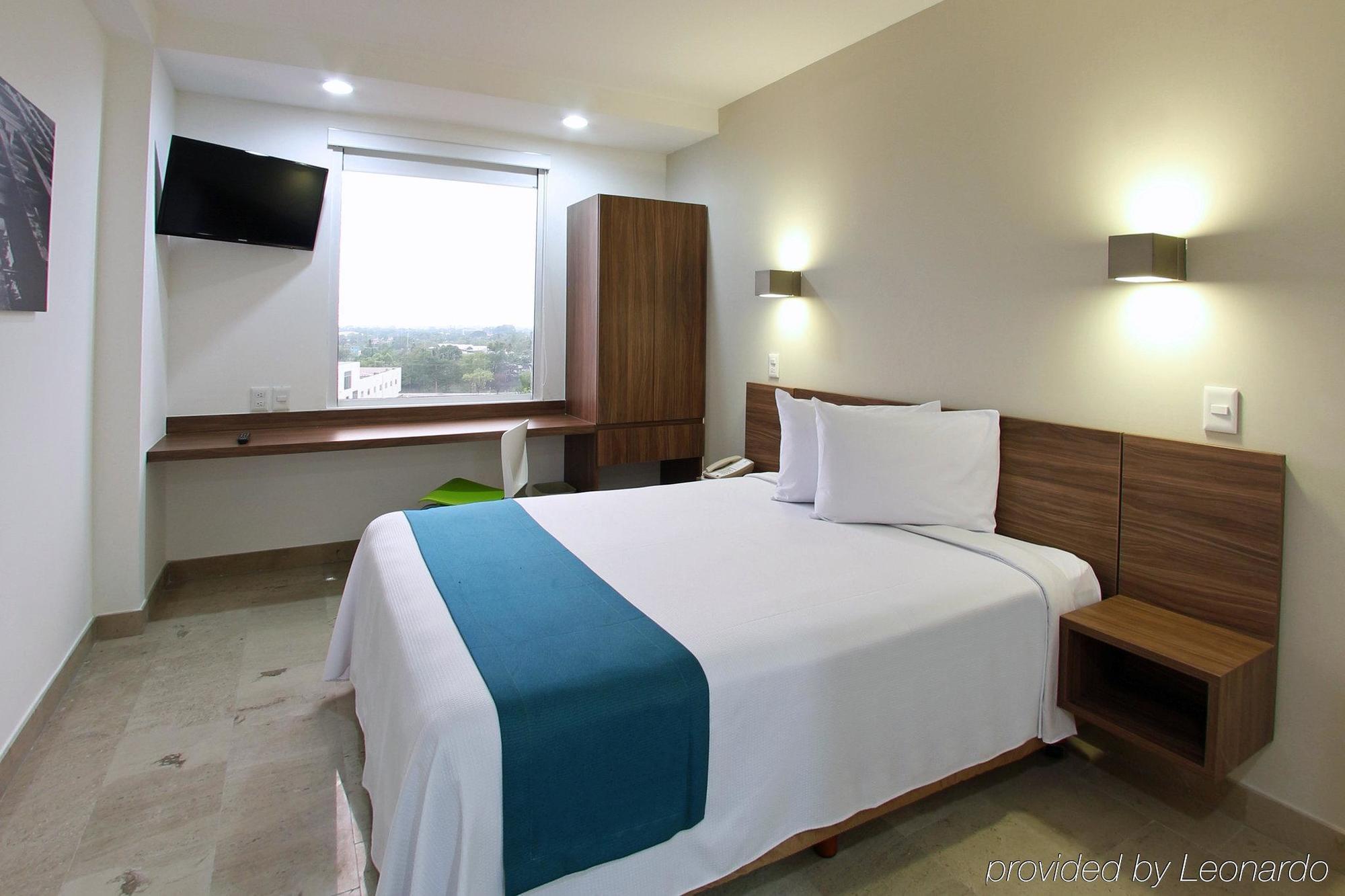 One Villahermosa 2000 Экстерьер фото