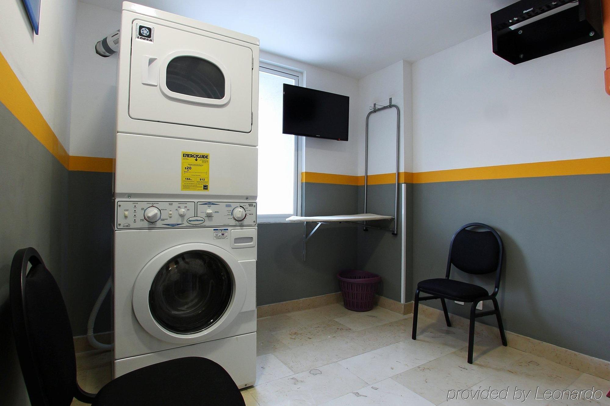 One Villahermosa 2000 Экстерьер фото