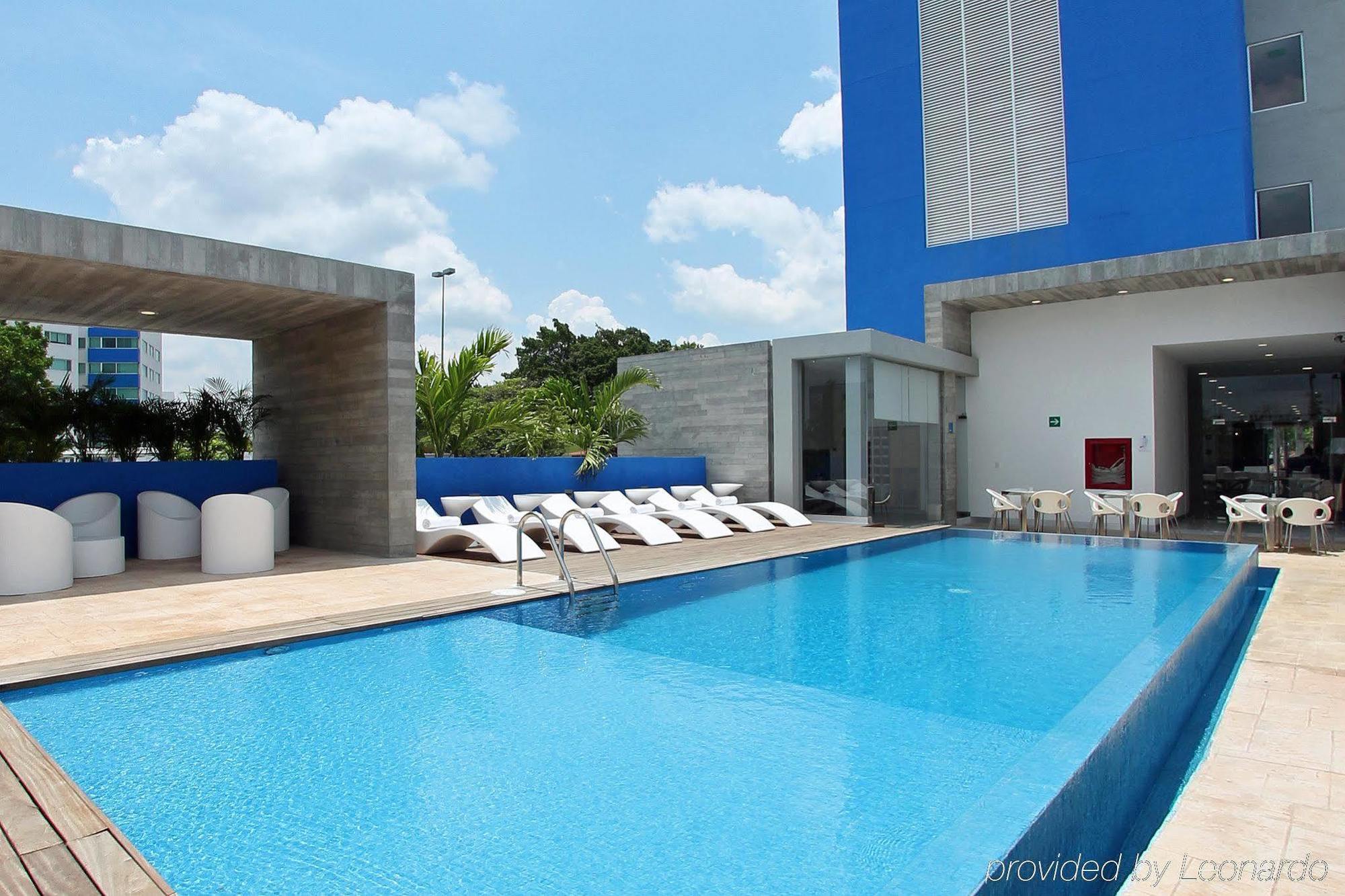 One Villahermosa 2000 Экстерьер фото