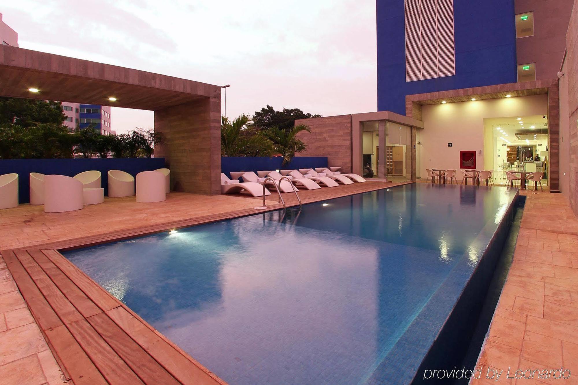 One Villahermosa 2000 Экстерьер фото