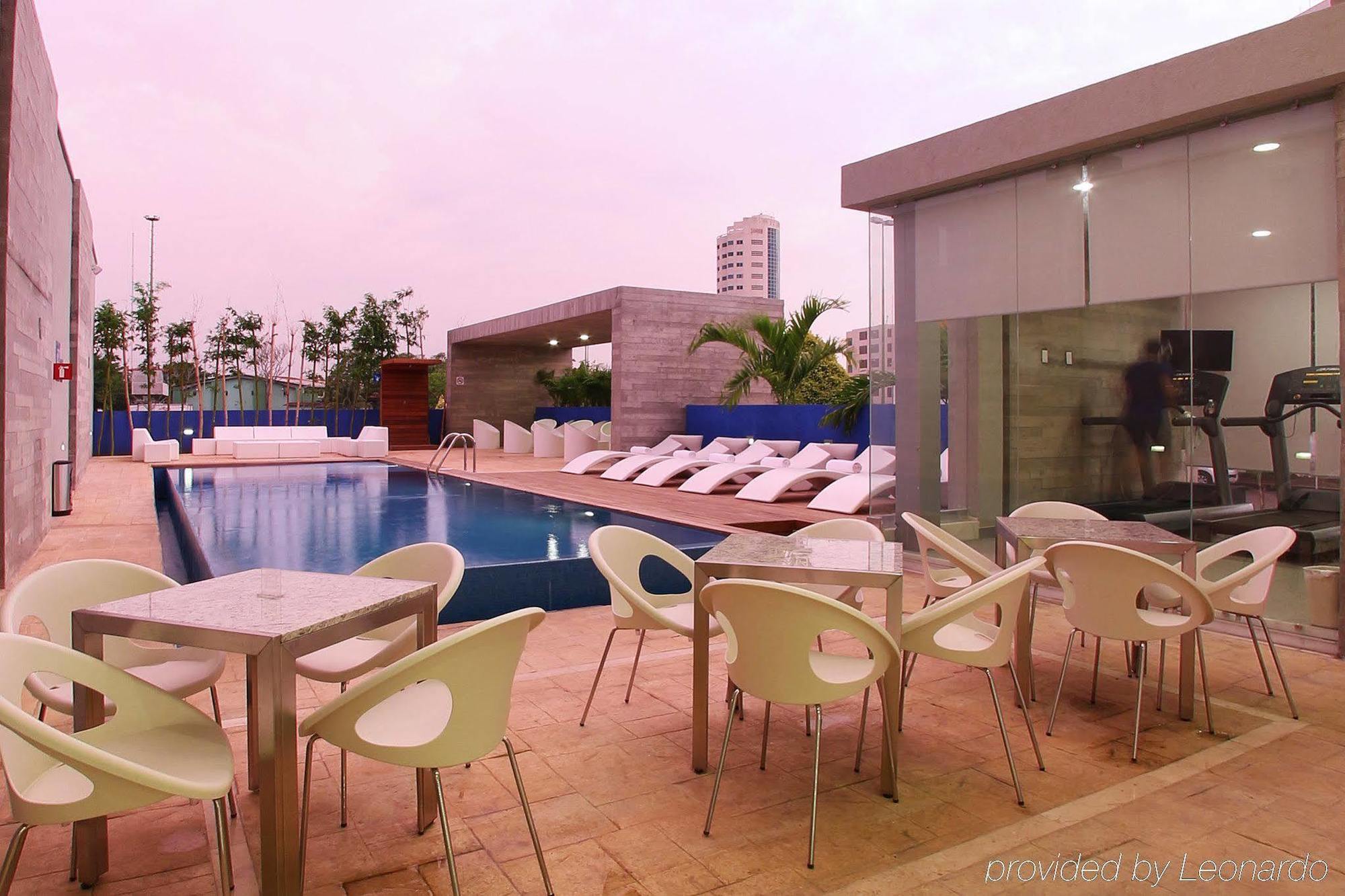 One Villahermosa 2000 Экстерьер фото