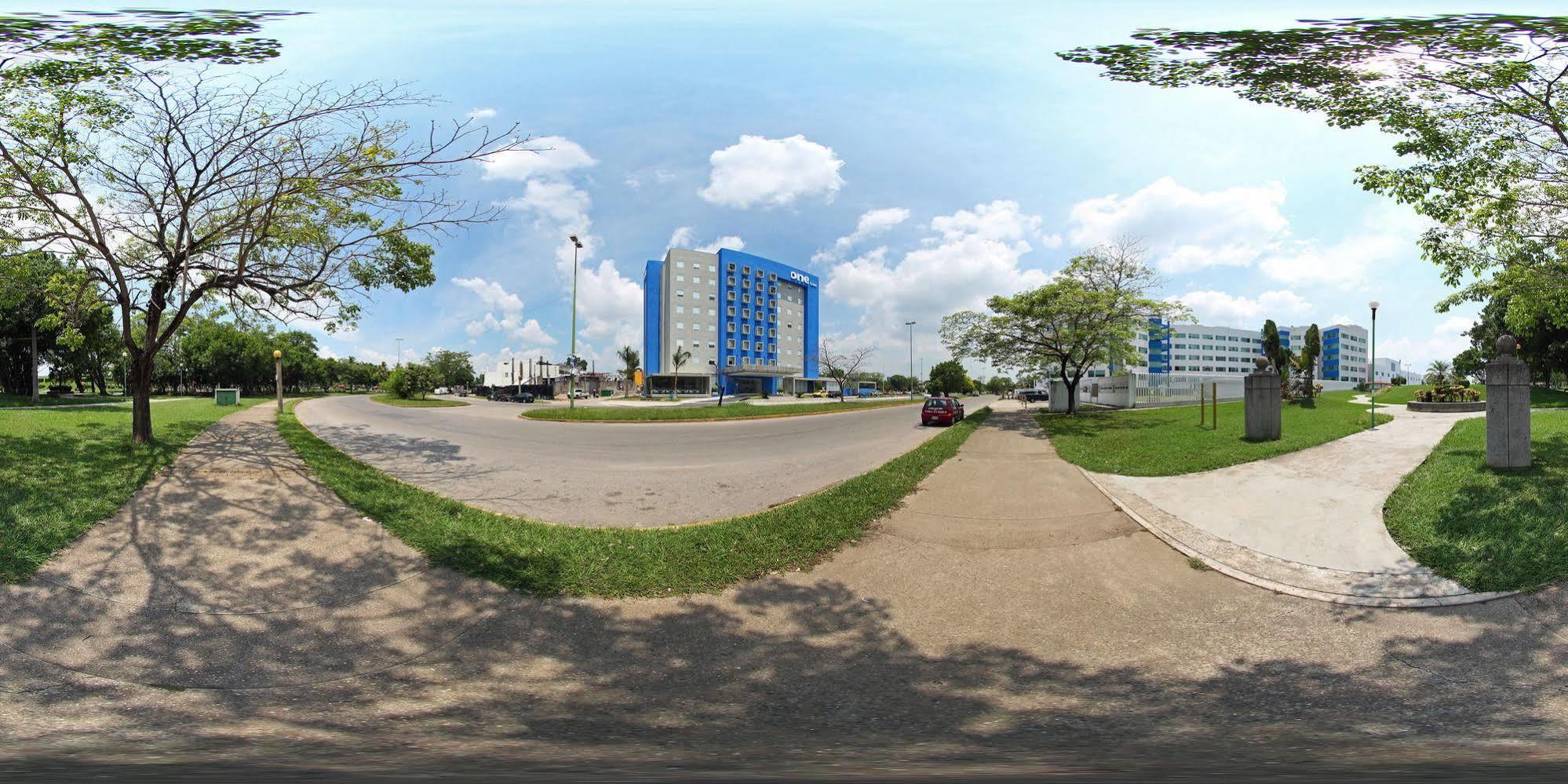 One Villahermosa 2000 Экстерьер фото