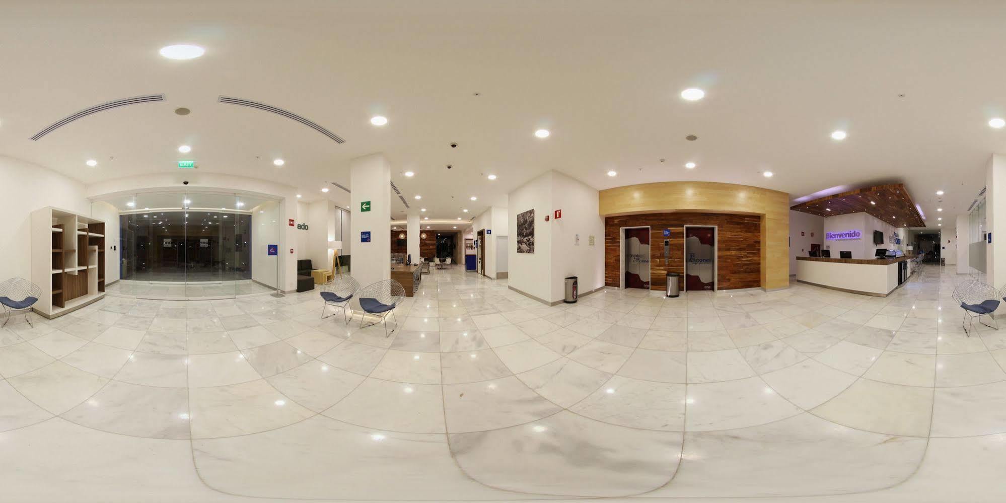One Villahermosa 2000 Экстерьер фото